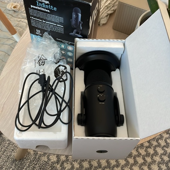 Yeti blackout professional microphone - Picture 3 of 4